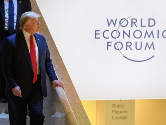 Trump olvida el 'impeachment' bajo el sol invernal de Davos