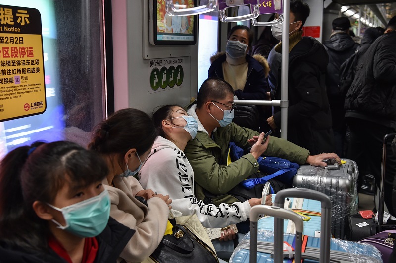 Cólera de los habitantes de Shanghai que vuelven a ser confinados