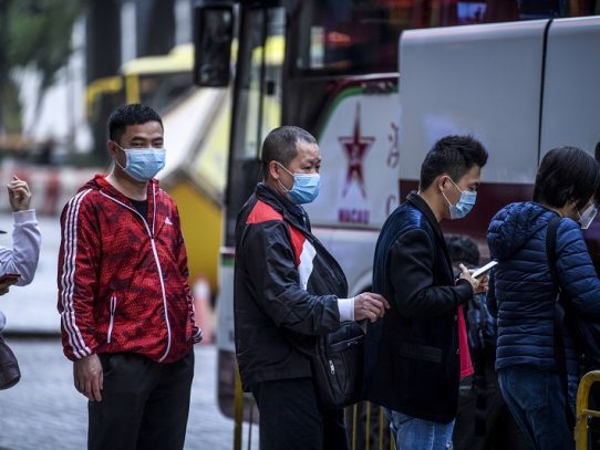 China interrumpe servicio de trenes y vuelos desde ciudad origen del nuevo virus