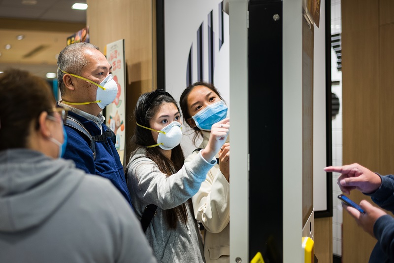Tres japoneses evacuados de Wuhan están infectados con nuevo coronavirus