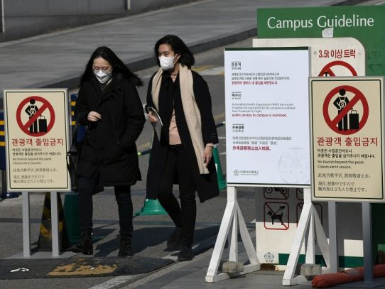 Corea del Sur penará con prisión a comerciantes que acaparen máscaras de protección