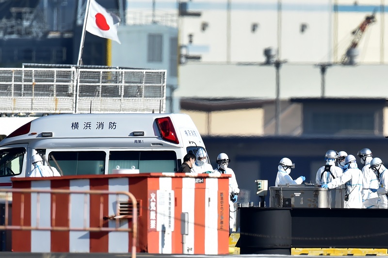 Bajo cuarentena indefinida 3.700 personas a bordo de un crucero en Japón