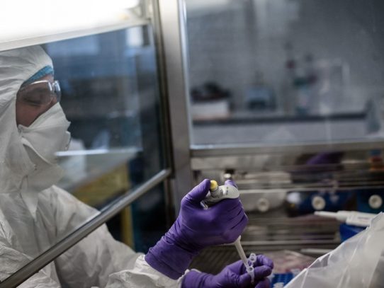 China prevé ensayos en humanos de vacuna contra coronavirus en abril
