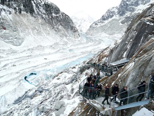 Un fragmento glaciar del Mont Blanc amenaza con desprenderse en Italia