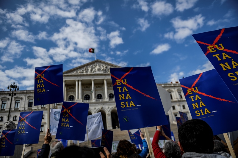 Portugal da un primer paso hacia la legalización de la eutanasia