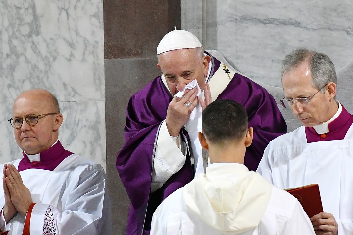 El papa Francisco dio negativo en estudio por posible infección con coronavirus