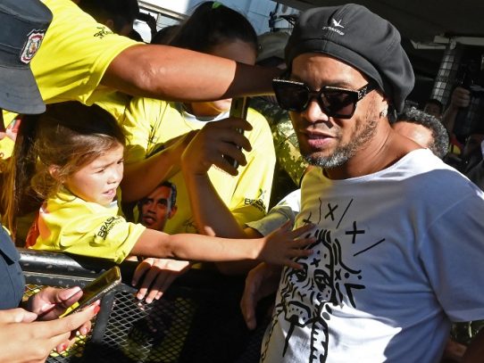 Ronaldinho declara ante fiscalía de Paraguay por documentos falsos