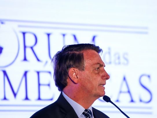 Bolsonaro dio positivo a coronavirus en primer test y aguarda confirmación