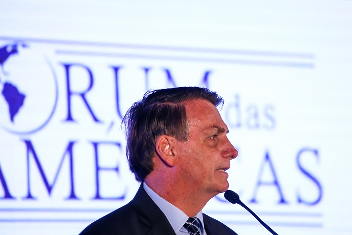 Bolsonaro dio positivo a coronavirus en primer test y aguarda confirmación