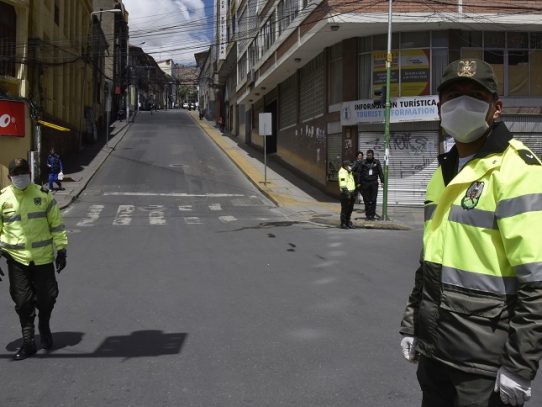 Bolivia cierra fronteras a los nacionales y prohíbe salir a la calle por coronavirus