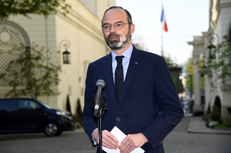 Primer ministro francés alerta sobre aumento de contagios y prevé días "díficiles"