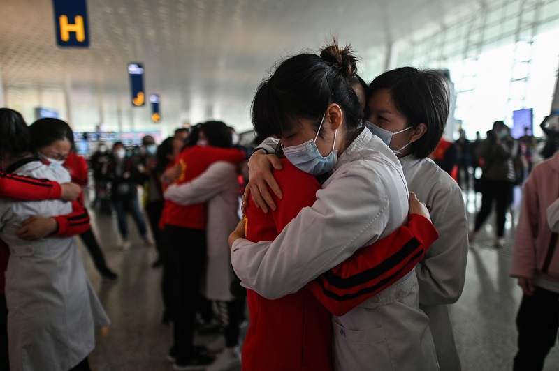 Una eufórica Wuhan celebra el fin del encierro por el coronavirus