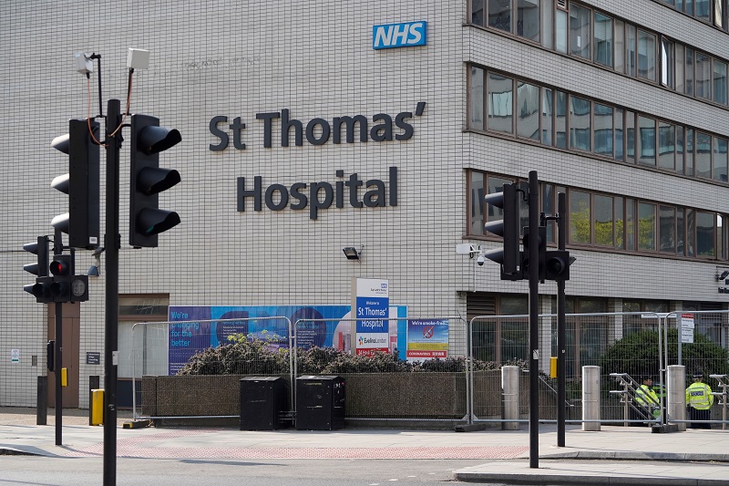 Más de 8.000 muertos por coronavirus fuera de los hospitales en Inglaterra