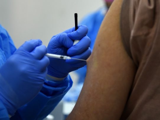 La Universidad de Oxford empieza a probar vacuna del coronavirus en humanos