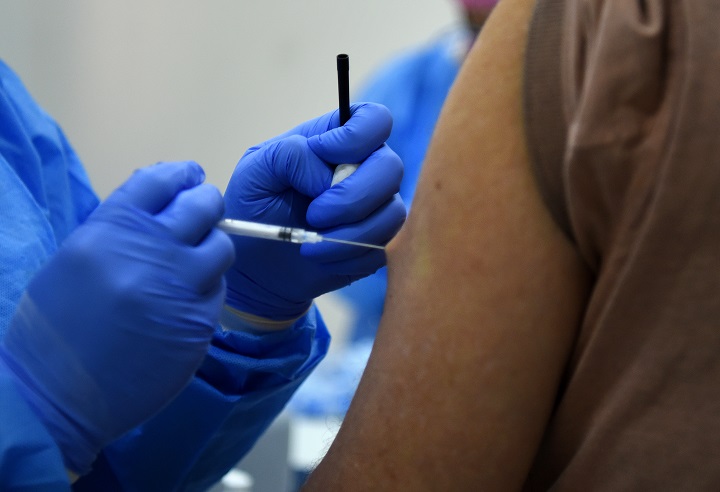 La Universidad de Oxford empieza a probar vacuna del coronavirus en humanos