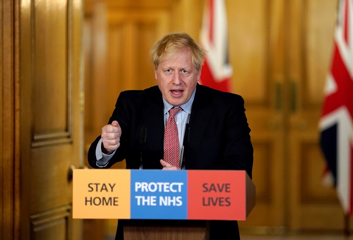 Boris Johnson se "recupera" del coronavirus, pero su gobierno es criticado por la respuesta