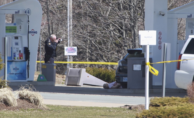 Un hombre mata a al menos 16 personas en el peor tiroteo en Canadá