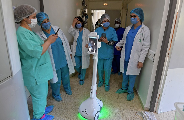 En Túnez, un robot para ayudar al personal sanitario frente al coronavirus