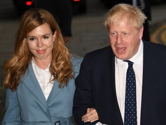 La pareja del primer ministro británico anuncia nombre de su bebé