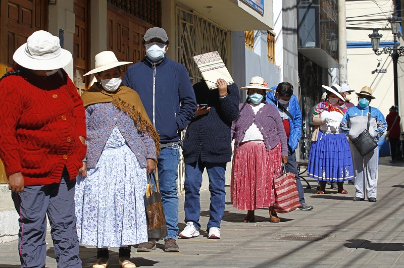 Récord de casos de covid-19 en Bolivia por "relajación" de medidas, según el Gobierno