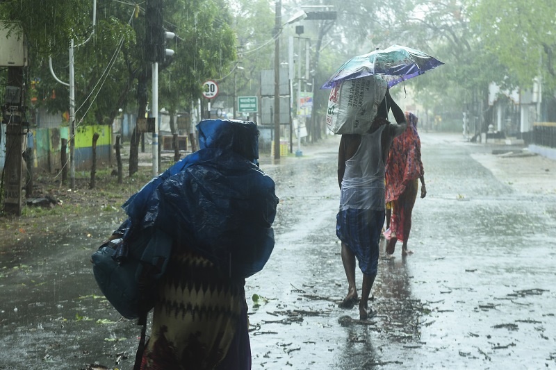 El potente ciclón Amphan toca tierra y golpea India y Bangladés