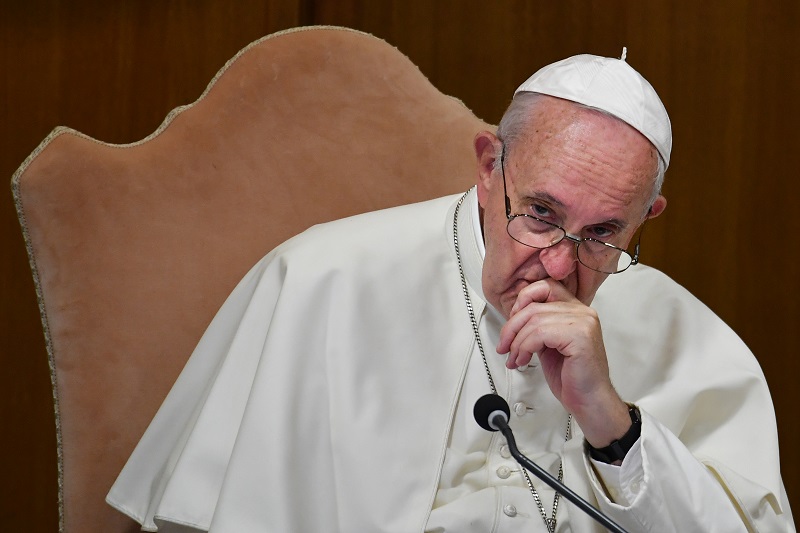 El papa denuncia en Lesbos el "naufragio de la civilización" que abandona a los migrantes