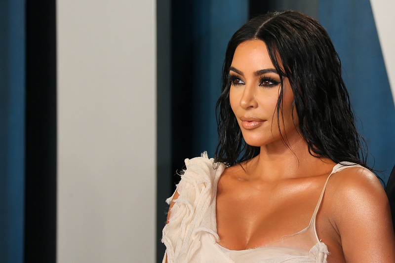 Fiscalía pide juzgar a 12 sospechosos de robo a Kim Kardashian en París