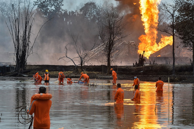 Unas 7.000 personas evacuadas cerca de pozo de petróleo en llamas en India