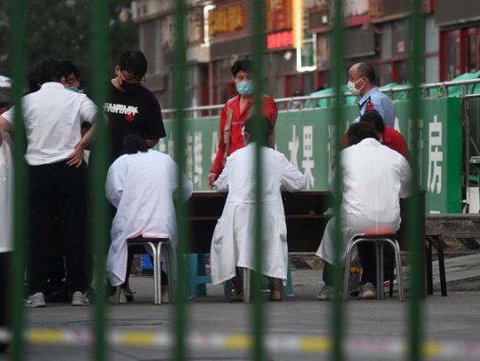 Pekín en alerta tras la aparición de tres nuevos casos de coronavirus