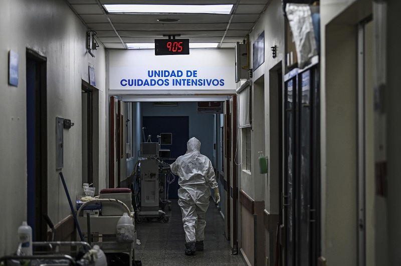 Médicos españoles llegan a El Salvador para combatir la covid-19