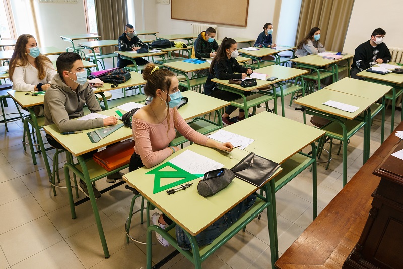 En España, los niños mayores de 6 años deberán llevar mascarilla en la escuela