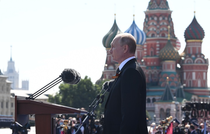 Putin celebra el disparo de una "salva" de misiles hipersónicos