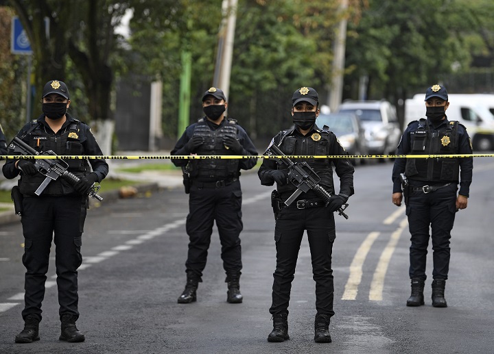 Jefe de seguridad de Ciudad de México sobrevive a atentado que dejó tres muertos