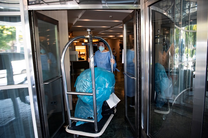 La pandemia avanza en EE.UU. mientras España vuelve a reconfinar a 200.000 personas