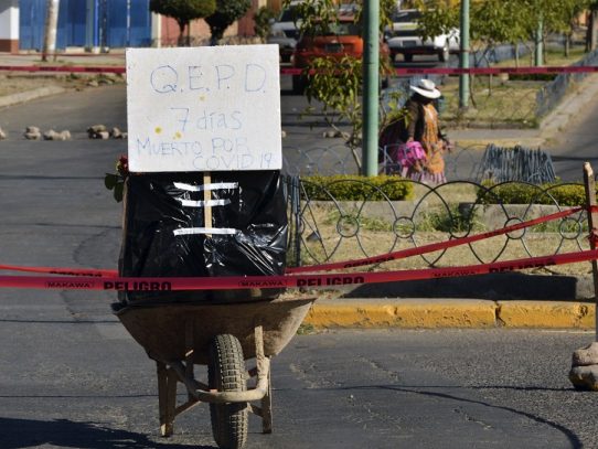 Vecinos protestan en Bolivia por cadáveres insepultos contagiados de covid-19