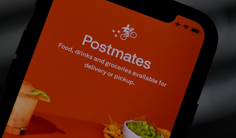 Uber compra la aplicación de reparto de comida Postmates por 2.650 millones de dólares