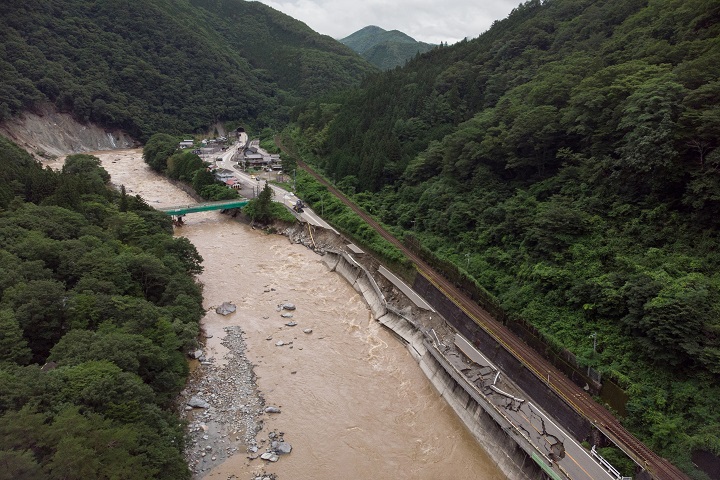 Miles de personas aisladas en Japón a causa de lluvias torrenciales e inundaciones