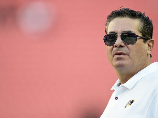 NFL: dueño de Redskins promete cambios tras denuncias de acoso en el equipo
