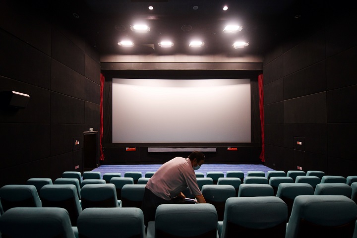 China vuelve a abrir sus cines al ritmo de Covid-19