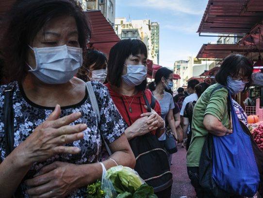 Récord diario de contagios de covid-19 en Hong Kong con 113 casos
