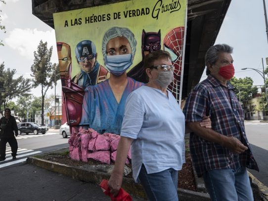 Los pecados originales que prolongan la pandemia en México
