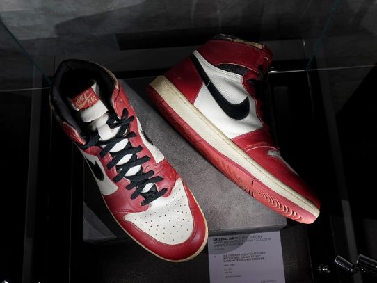 Subastan en NYC 11 pares de zapatillas de Michael Jordan, récord en vista – En Segundos Panama