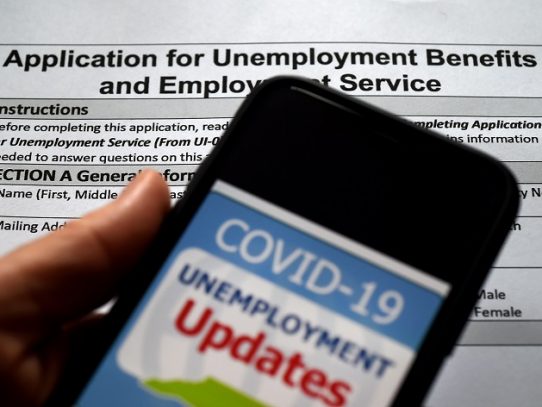 Siguen despidos en EE.UU. y nuevas solicitudes de ayuda por desempleo suben a 1,43 millones