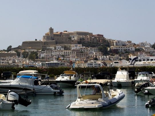 En Ibiza, la pandemia también es la gran aguafiestas