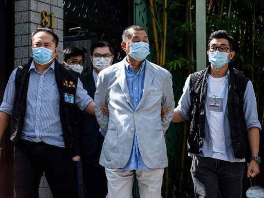 Detienen a magnate de la prensa pro-democracia Jimmy Lai y a conocida activista hongkonesa