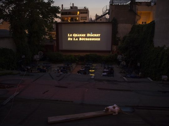 Los cines al aire libre de Atenas, faltos de aliento