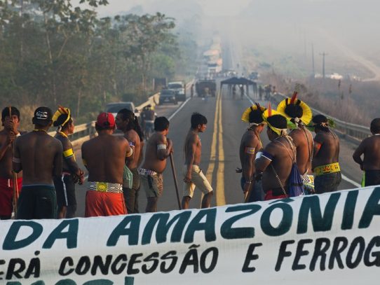 Indígenas de Brasil levantan provisoriamente bloqueo de ruta amazónica