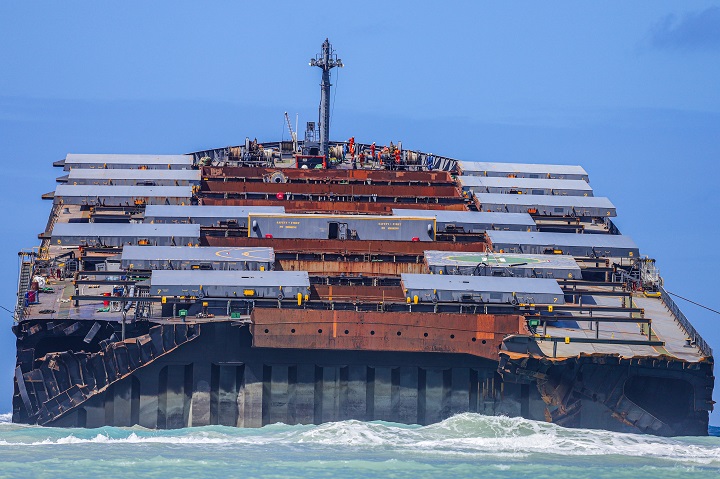 Detienen en Mauricio al capitán del petrolero que causó la marea negra