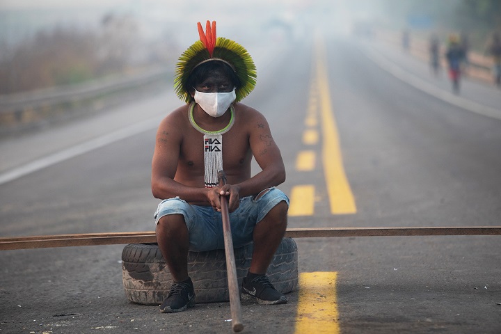 Indígenas de Brasil mantienen corte de ruta amazónica pese a orden judicial