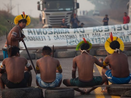 Indígenas brasileños prometen bloqueo indefinido en carretera amazónica
